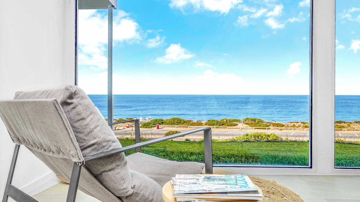 Hayborough Apartment | Beachfront on Seagull - Uninterrupted Seaviews.