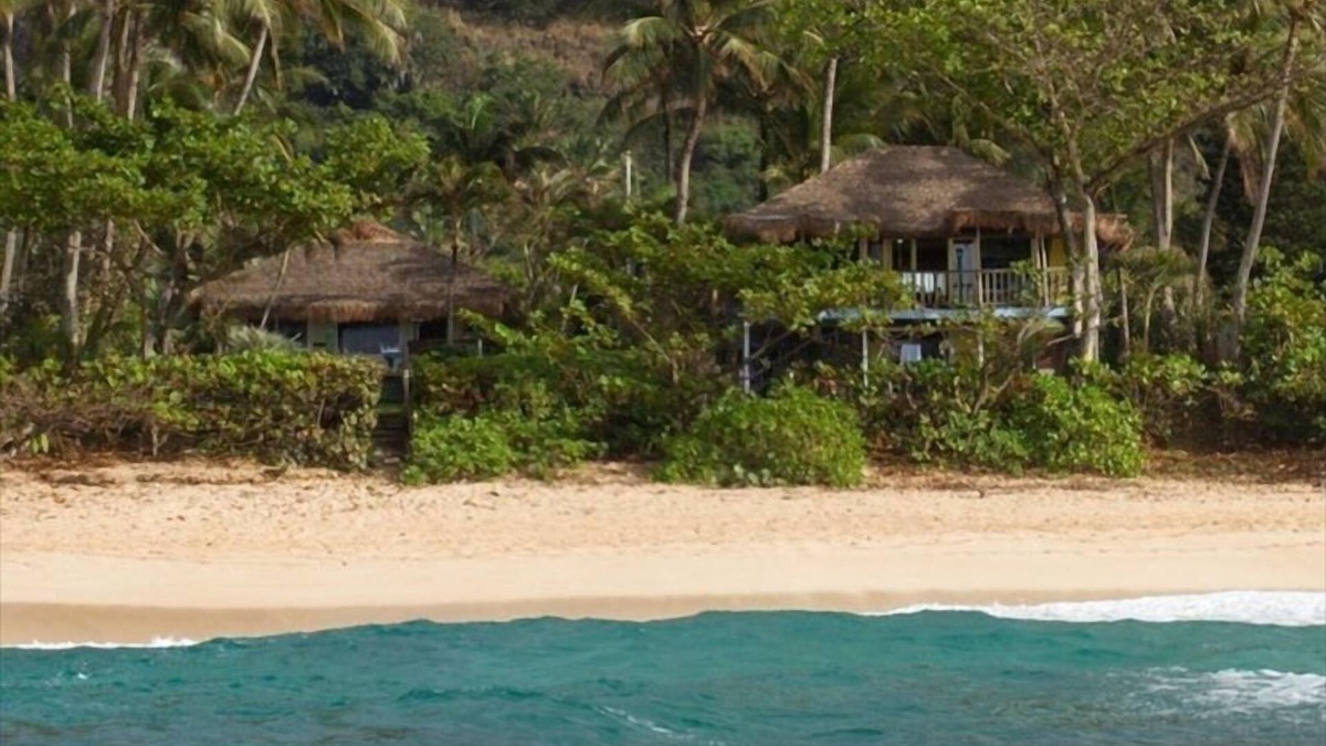 Pupukea Cottage | Beachfront Palaypa - Former Mission House