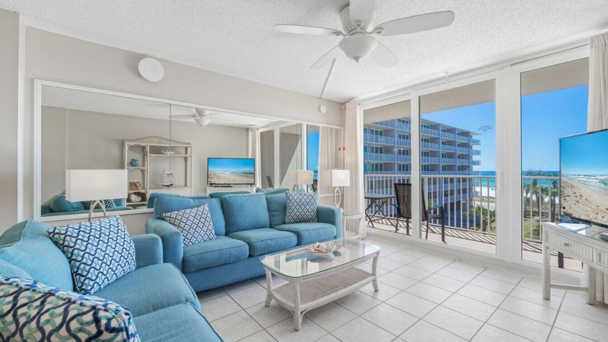 Holiday Beach Apartment | Beachfront-Pet Friendly-Pool/Tennis/Pickleball Court-Tiki Bar-B308