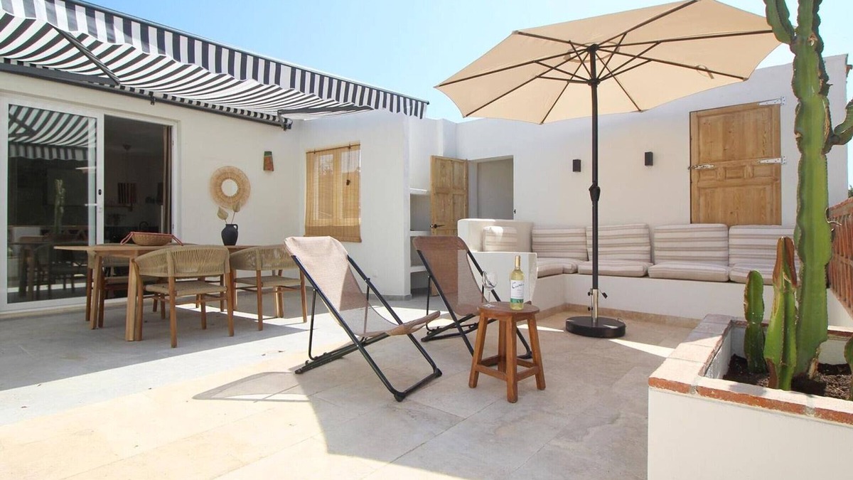 Playas del Palo Apartment | Beachfront Penthouse in Málaga with Large Terrace