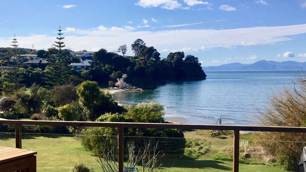 Kaiteriteri House | Beachfront Playground