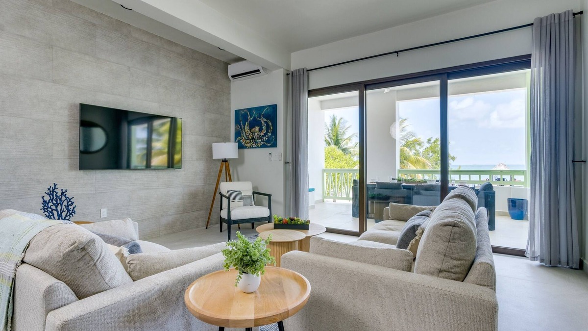 Cocoplum Villa | Beachfront-Pool-Family Vacation-Belize at its Best