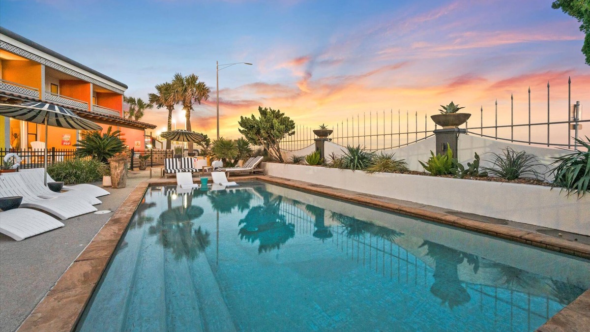 San Jacinto House | Beachfront | Pool | Hot Tub