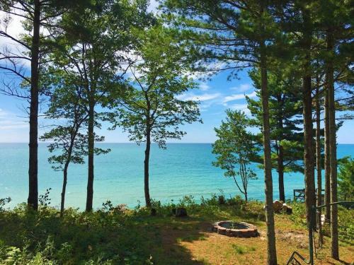 Brevort House | Beachfront~Private Sand Beach~Close Mackinac Ferry
