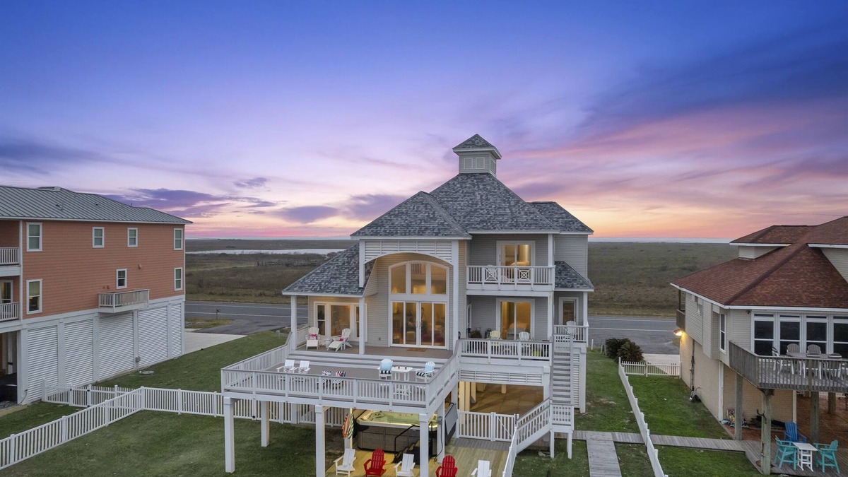 Miramar House | Beachfront | Private Swim Spa | Pet Friendly