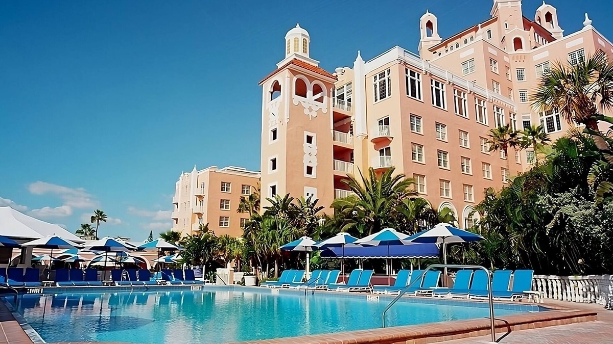 Pass-a-Grille Hotel | Beachfront Property w/Amazing View! Gorgeous Room w/King Bed, Outdoor Pool