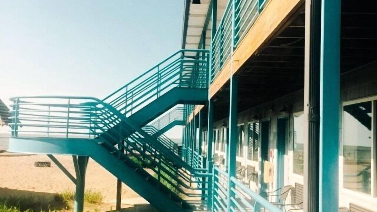 Port Clinton Hotel | Beachfront Resort