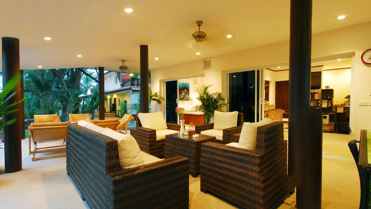 Bang Po Villa | Beachfront Resort: Villa 4-bdr, very spacious, only 20m to the beach.