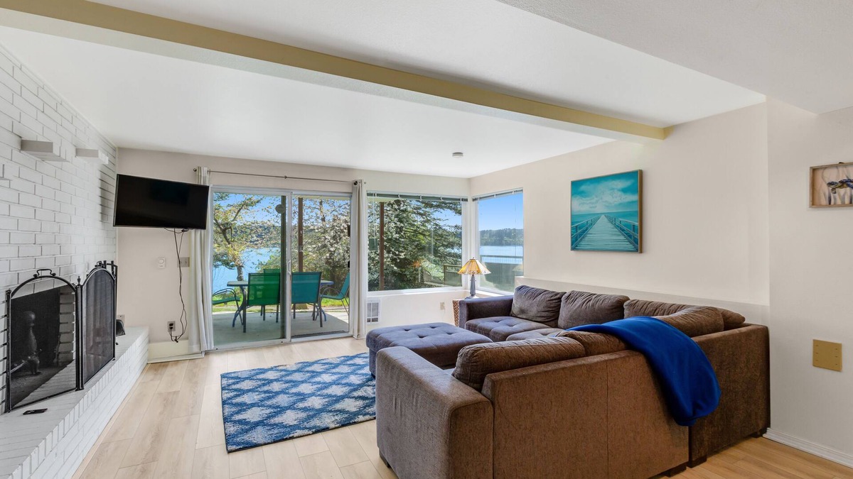 Freeland Apartment | Beachfront retreat w/bay views, covered patio, & more