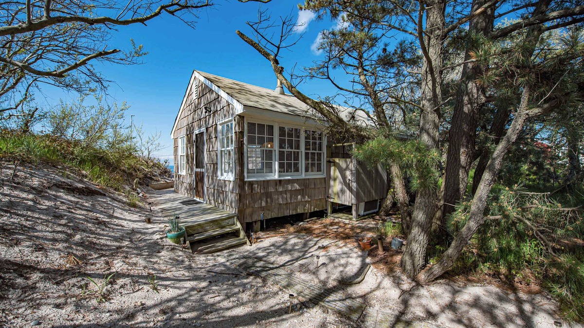Wading River House | Beachfront Romance: Rustic Home w/Private Beach