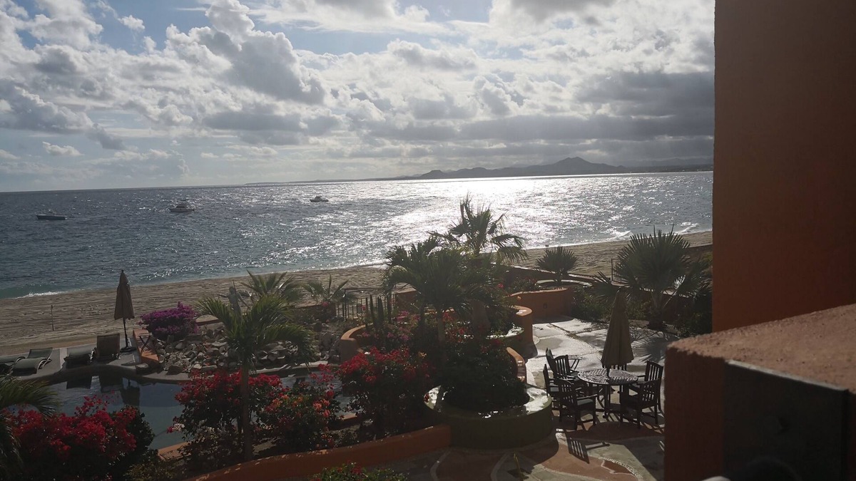 Los Barriles Apartment | Beachfront, Sea of Cortez, Wi-Fi, White Sandy Beaches, Pools.