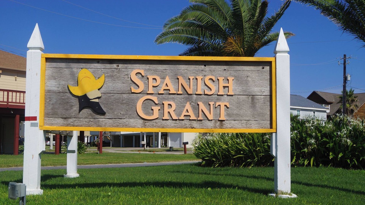 Spanish Grant Cottage | Beachfront Seashell