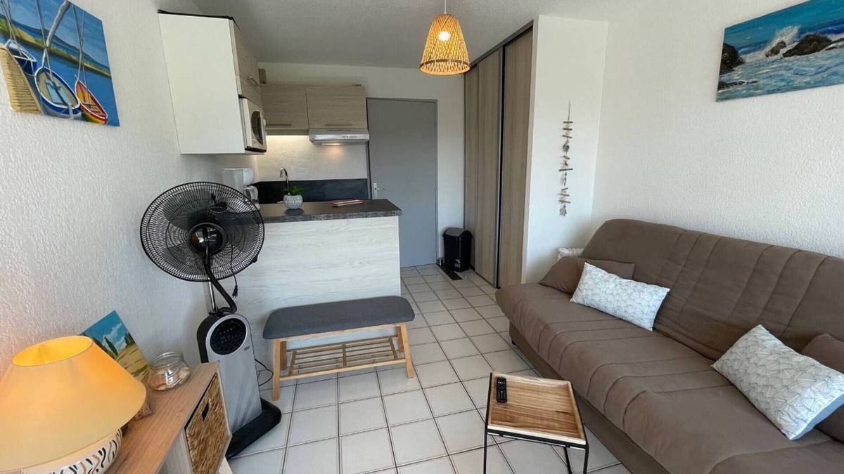Plage d'Argeles Apartment | Beachfront Studio 4 Sleeps, Pool, Parking, near Argèles-sur-Mer Center