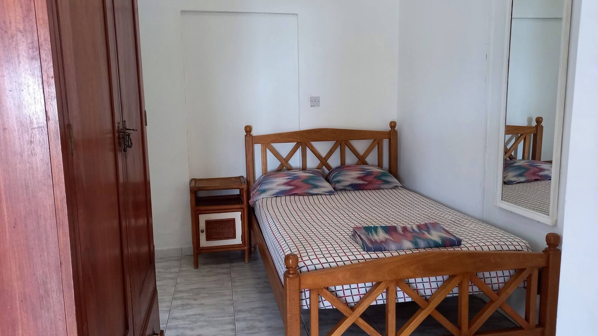 Bridgetown House | Beachfront Studio Apartment - Brighton Beach