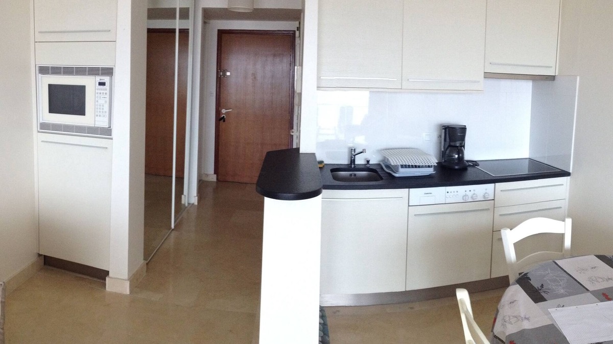 Quiberon Apartment | Beachfront Studio, for 2 Adults, Large Beach Front, Free WIFI.Qu