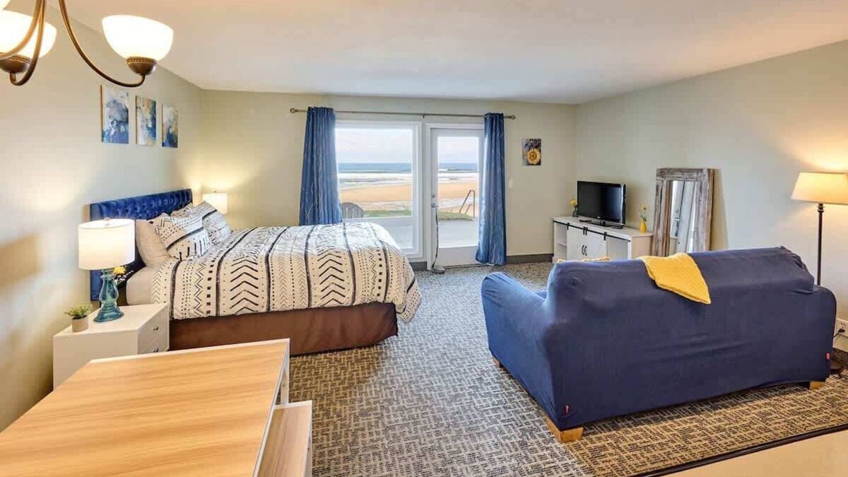 Lincoln City Condo | Beachfront Studio - No Stairs - Patio - Full Kitchen