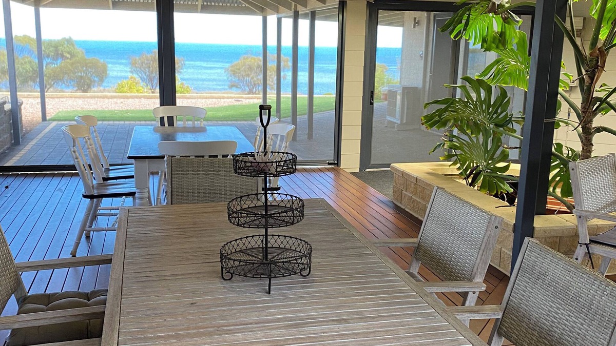 Yorke Peninsula House | Beachfront Tickera Roundhouse - sea views inside and out - peaceful family home
