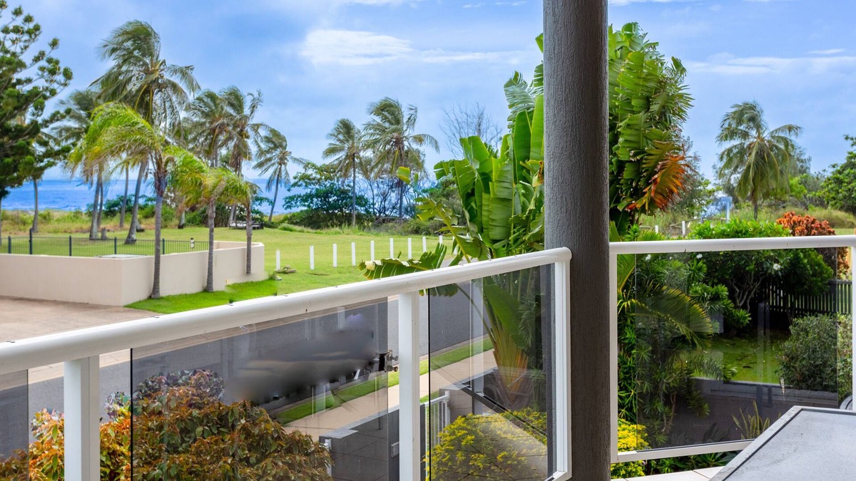 Yeppoon Apartment | Beachfront Townhouse in Great Location.