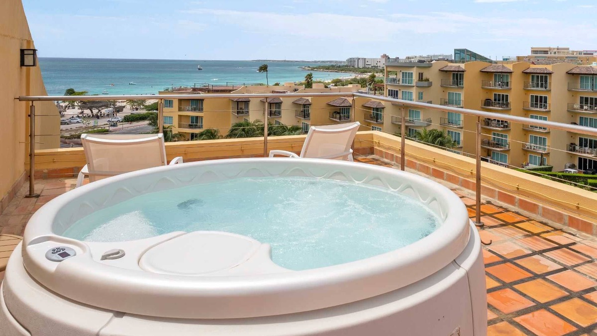 Eagle Beach Condo | Beachfront - Tropical Penthouse 1BR condo - BG532