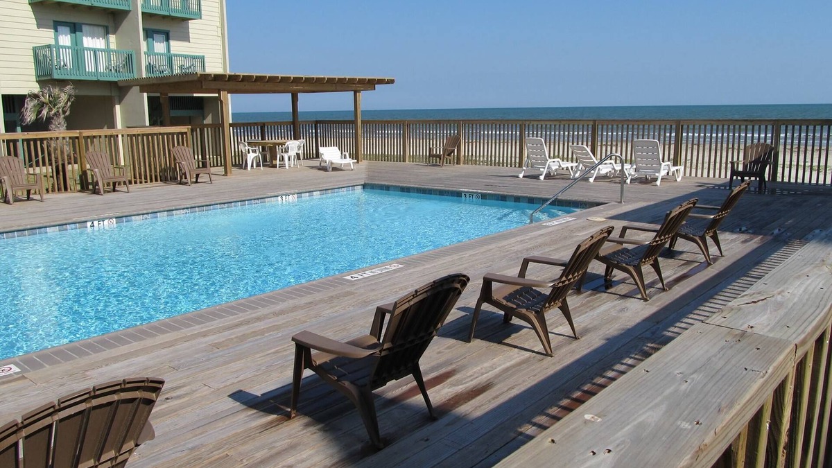 Freeport Condo | Beachfront Two Bedroom Condo with a Pool/2 nights or 7 nights. Pet friendly!