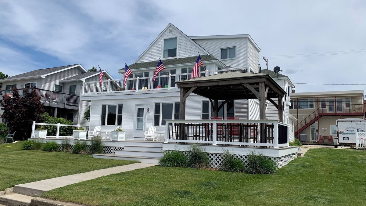 Beulah House | Beachfront vacation on Crystal Lake, downtown Beulah