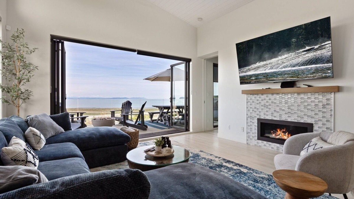 Black Creek House | Beachfront Villa #14 at THE BEACH HOUSE