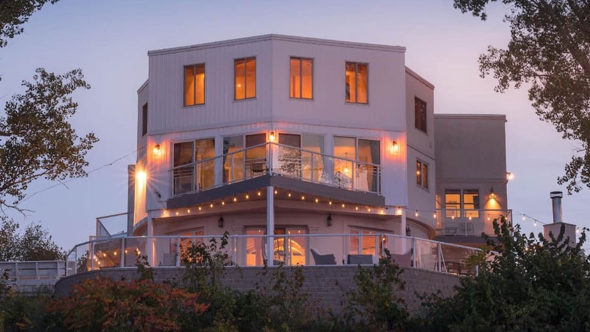 Miller Beach Villa | Beachfront Villa + Addition, Skyline views, Hot Tubs, Luxury Smart Home