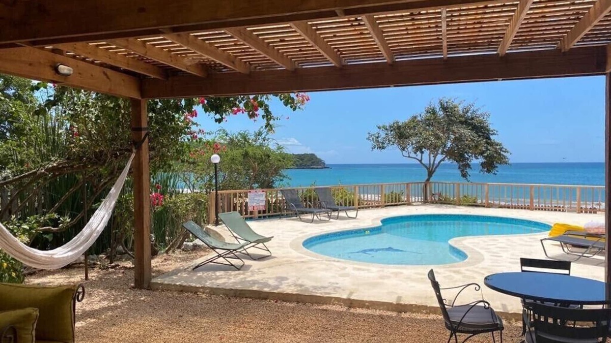 Treasure Beach House | Beachfront villa w/private Pool, Seaside garden w/Pickleball court-Blue Marlin