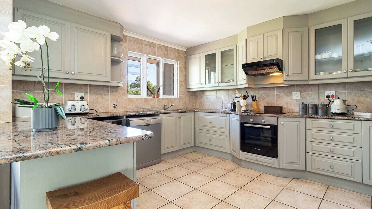 Scott Estate Villa | Beachfront Villa Sea Breeze, Hout Bay, Cape Town