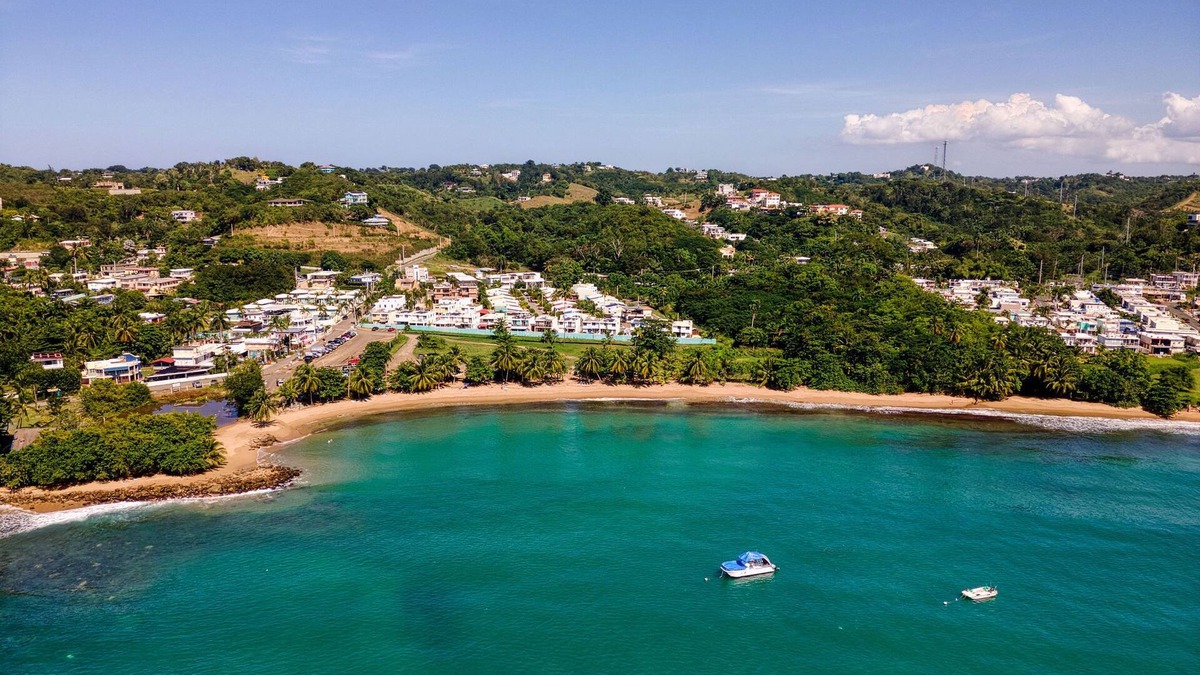 Ensenada House | Beachfront Villa Sol in private Puerto Bahia community in Rincon. Great location