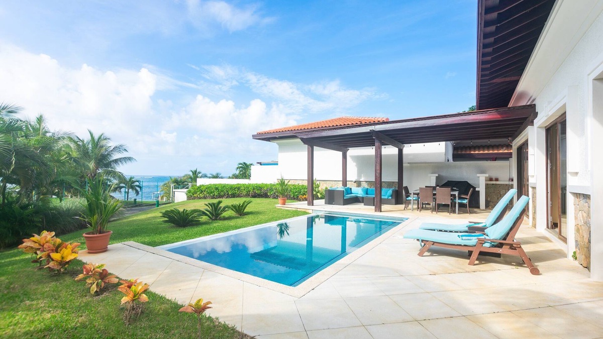 Pristine Bay House | Beachfront Villa w/Pool at Pristine Bay