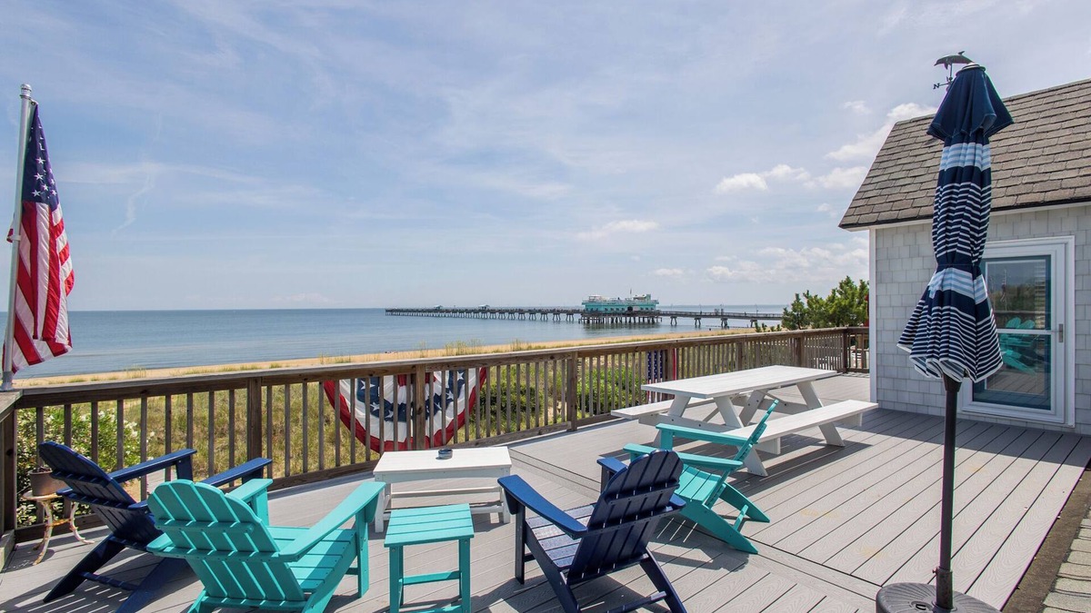 Willoughby Spit House | Beachfront w/Private Access & 2 Decks - Spacious & Well-Equipped Home