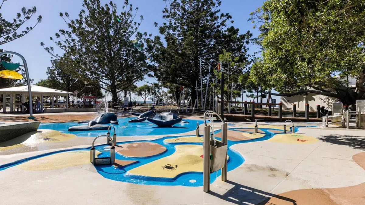 Wynnum Apartment | Beachfront Wynnum Apartmentn