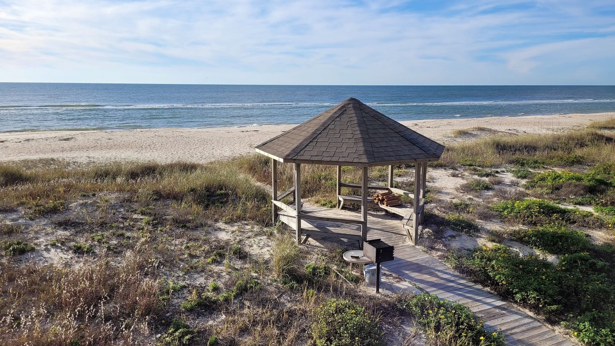 East End Condo | BEACHFRONTnGorgeous View!nOCEANFRONTnSunday to Sunday