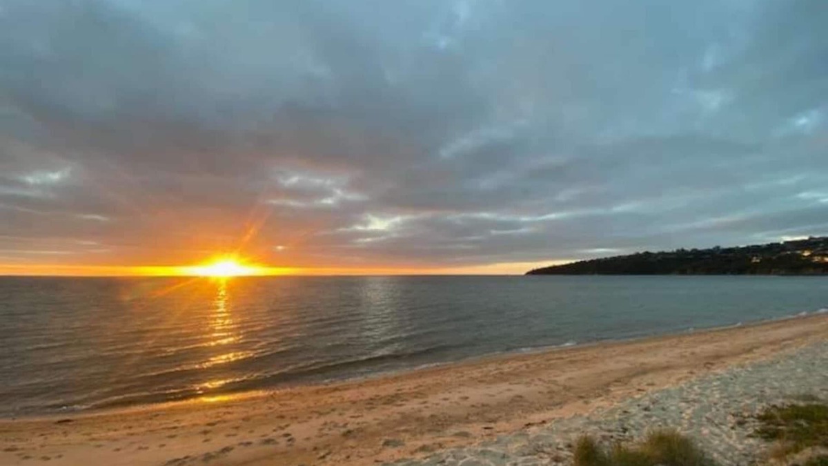 Safety Beach House | BEACHSHACK @SafteyBeach n2 minutes drive to the beach….