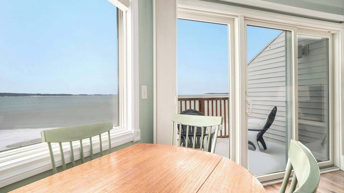Traverse City Condo | Beachside 325 Waterfront Condo