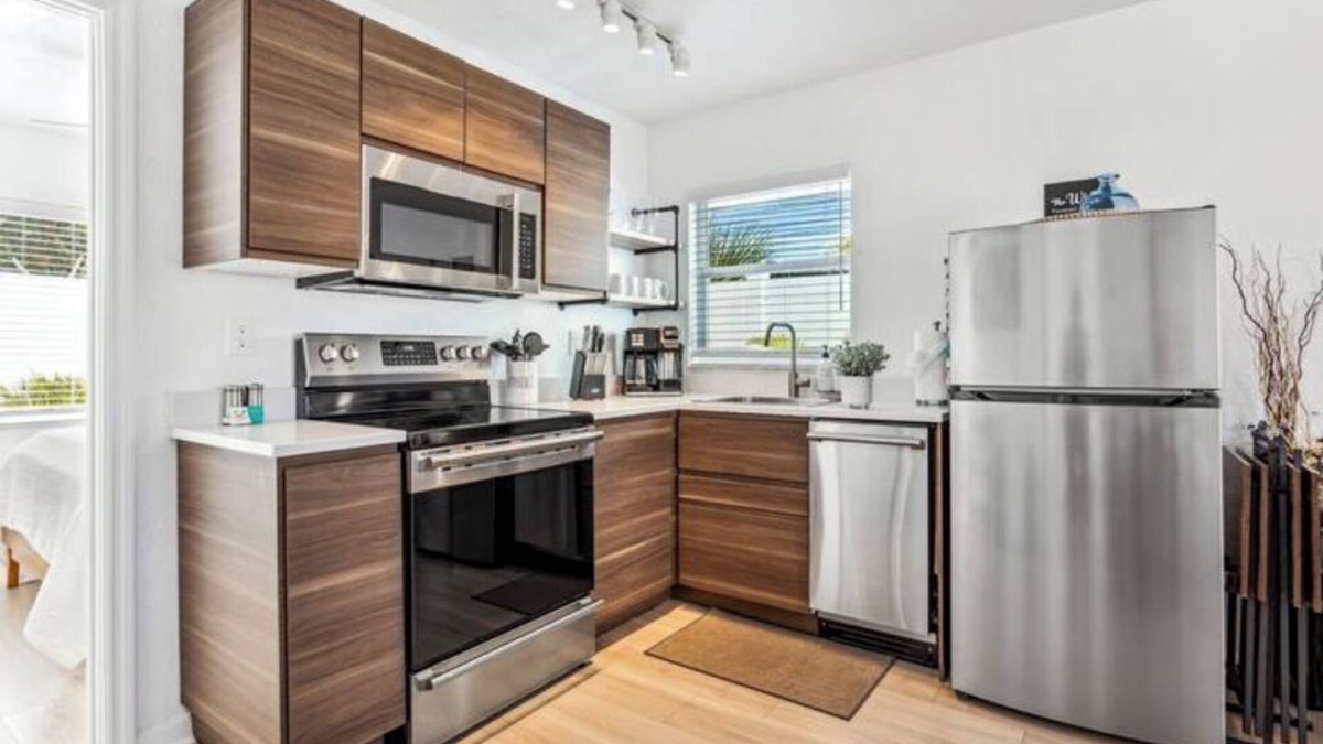 Capri Isle Apartment | Beachside 4-Private Suites in Treasure Island