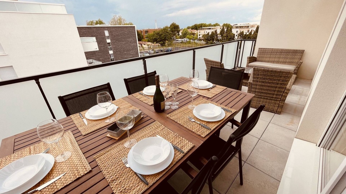 Argeles-sur-Mer Apartment | Beachside 6-Person Apartment with WiFi, Parking, and Mountain Views