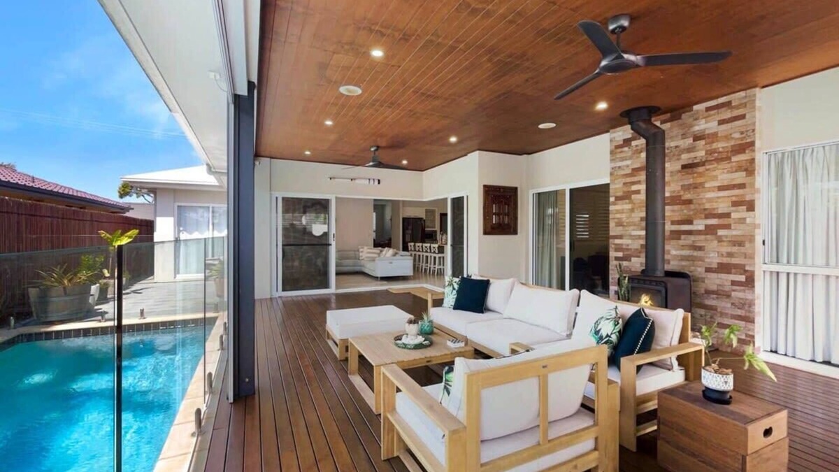 Warana House | 'Beachside Bliss' - Family Pet Friendly Home