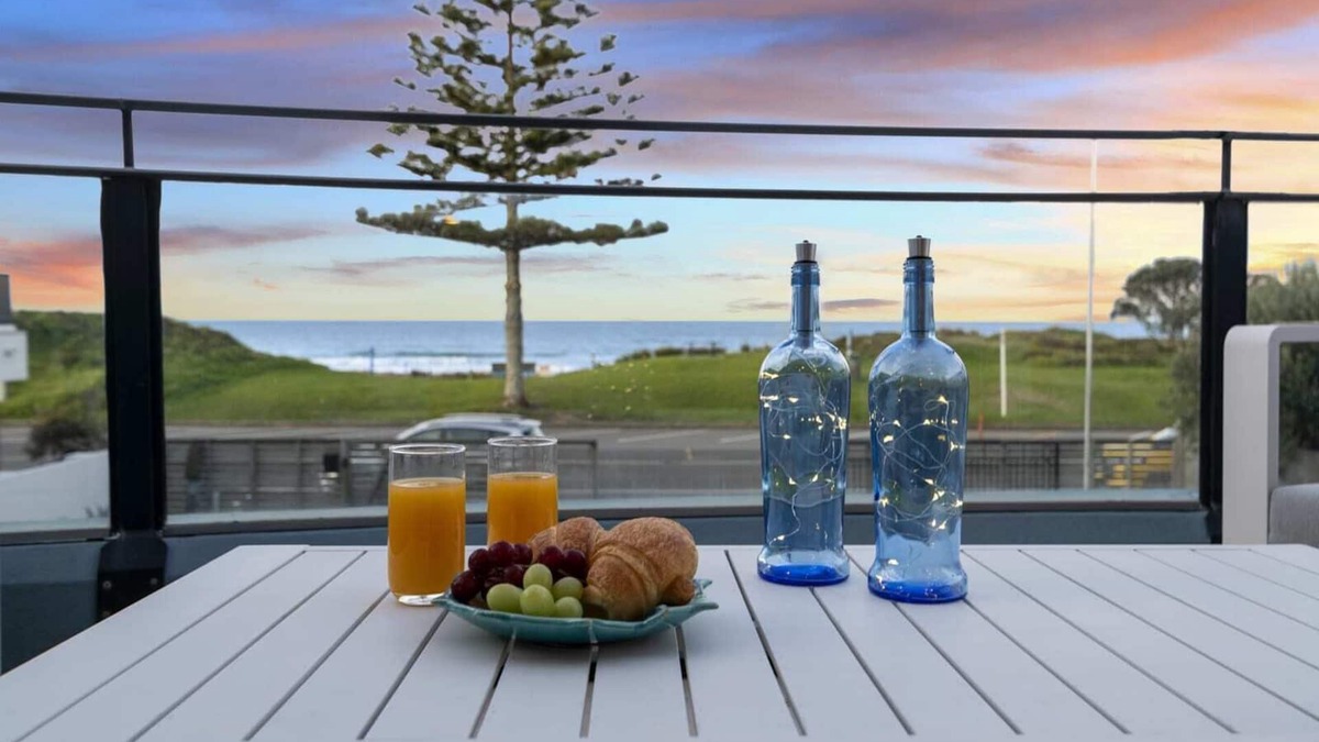 Mount Maunganui House | Beachside Blue - Stunning ocean views