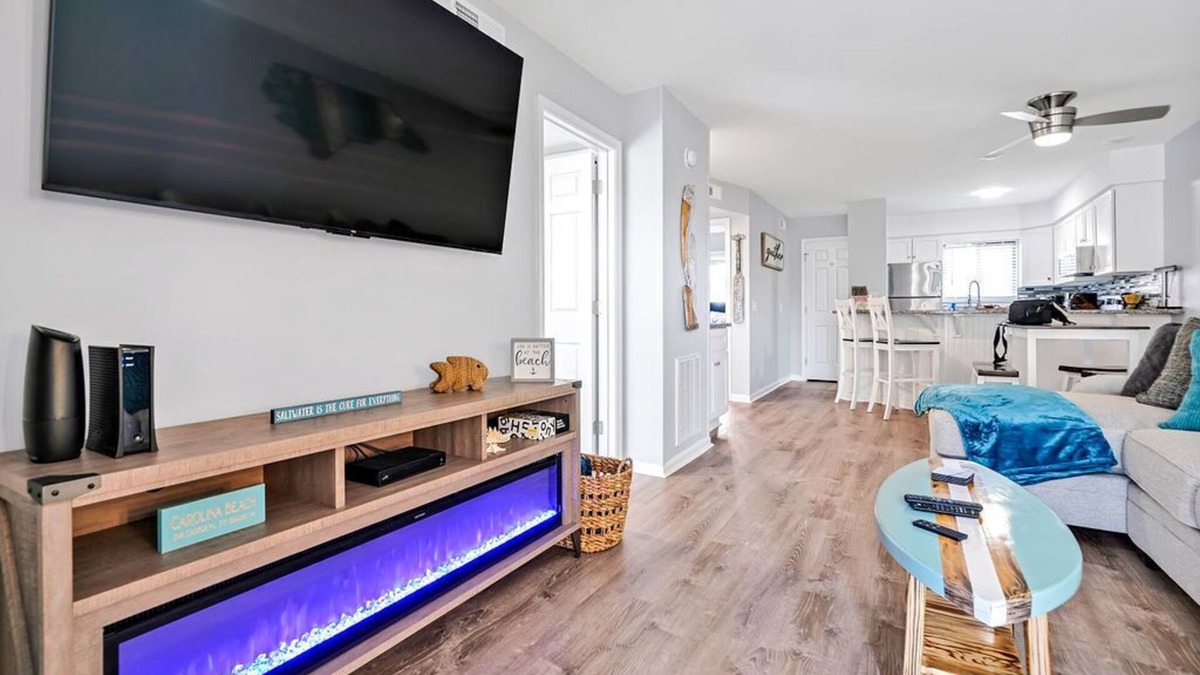 North Carolina Coast Condo | Beachside Breeze Condo w/pool and private beach access
