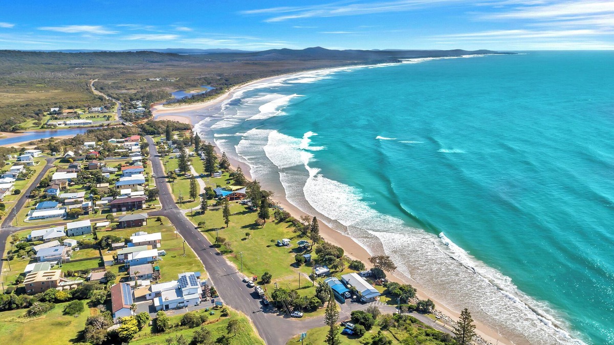 Brooms Head Apartment | Beachside@Brooms one bedroom, self contained unit. Walk to everything!