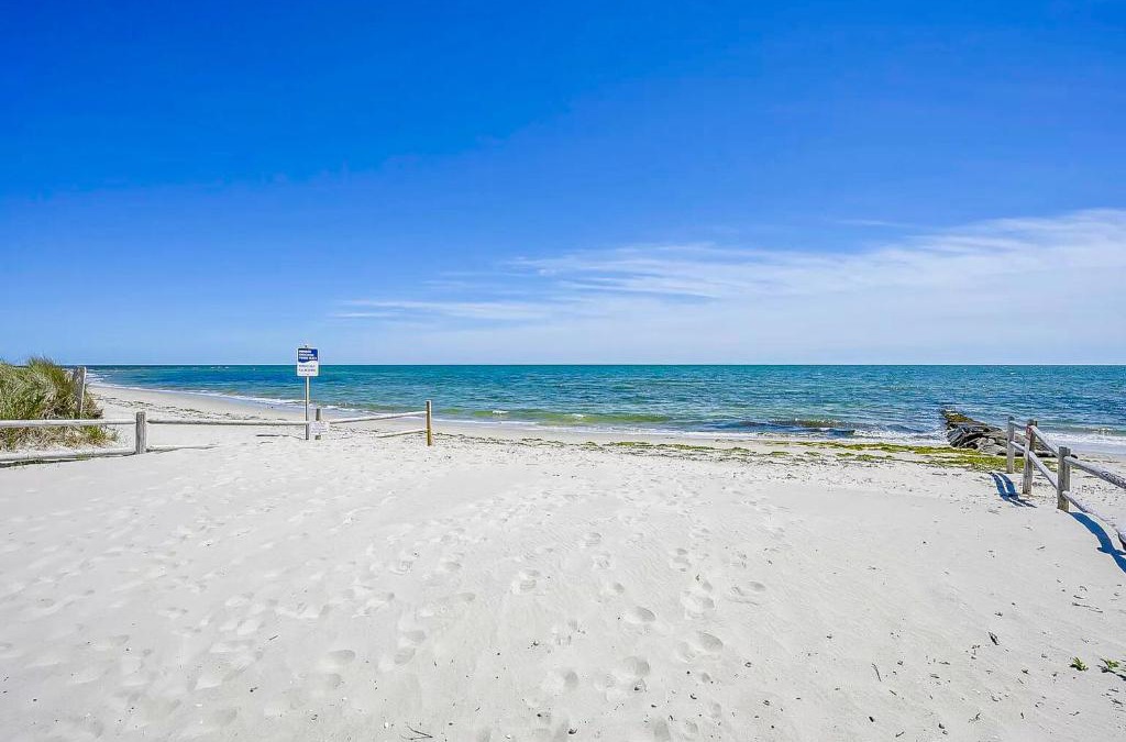 West Dennis House | Beachside Bungalow - A