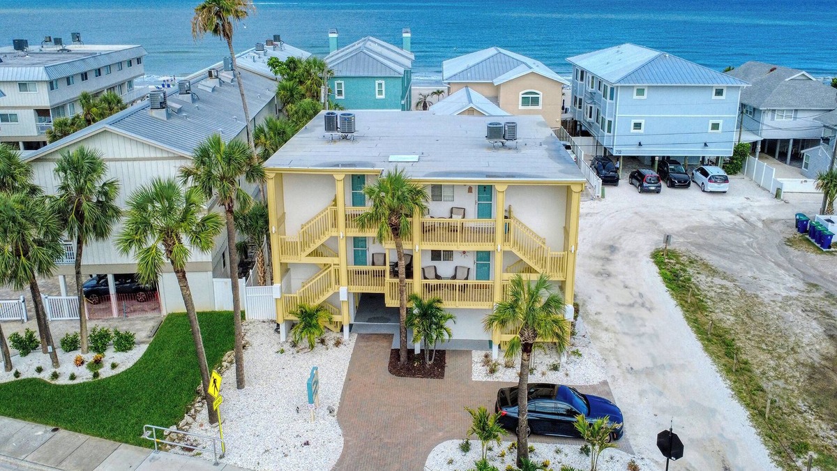 Indian Rocks Beach Condo | Beachside Coastal Retreat! 2 Bedroom/Balcony w/Beach View! *SPECIAL*