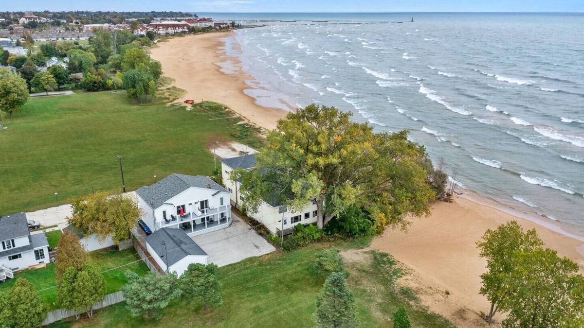 Sheboygan Condo | Beachside Condo Downtown with Lake Michigan Views