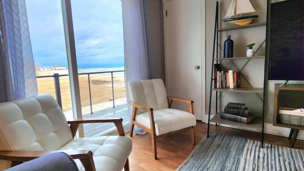 Sheboygan Condo | Beachside Condo w/Stunning Lake Views