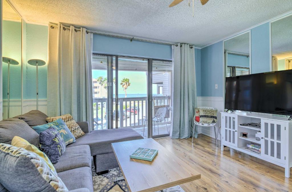 North Beach Apartment | Beachside Corpus Christi Condo with Amenities!