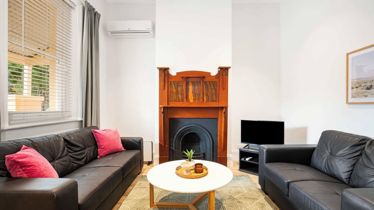 Glenelg South House | Beachside Cottage Glenelg Sth | Pets Welcome