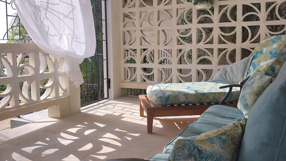 Derricks House | Beachside Cottage - right on the beach!