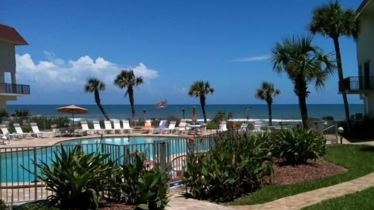 Ormond Beach Condo | Beachside Escape No Streets to Cross! 2BR 2BA Ormond Beach